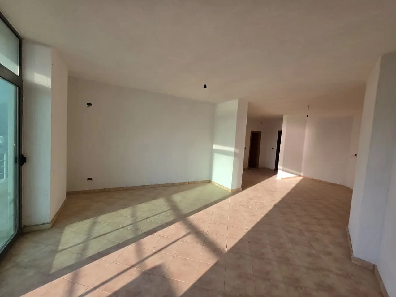 Shitet Apartament 1+1 me Pamje nga Deti në Shkëmbin e Kavajës