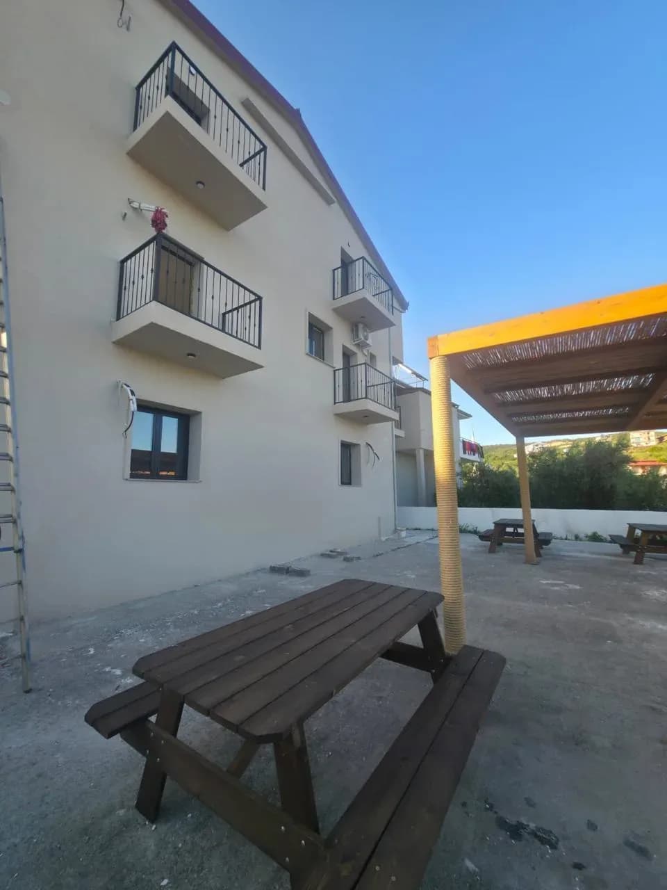 Shiten Garsoniere dhe Apartamente 1+1 në Plazhin e Spillesë