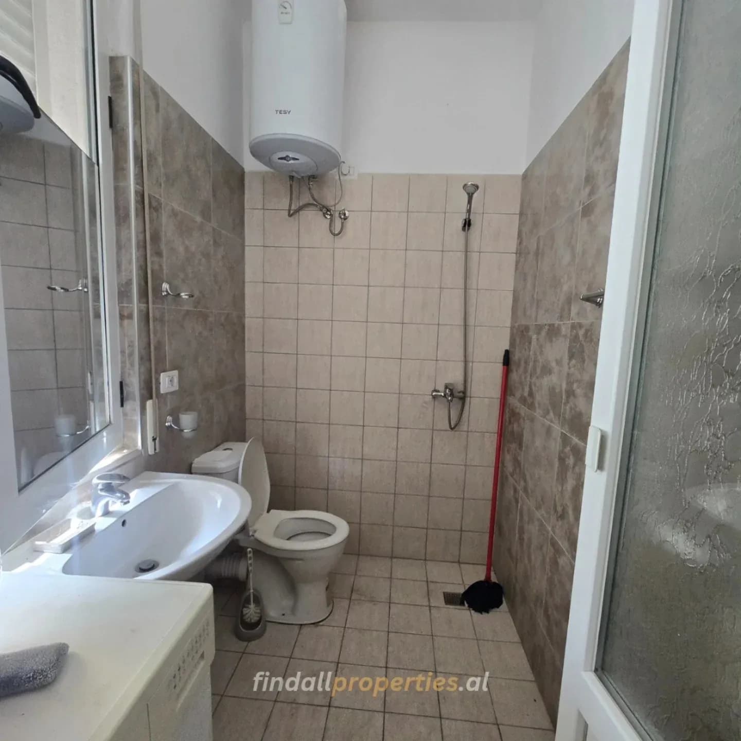 Jepet me Qera Njesi Biznesi ne Shkembin e Kavajes, Durrës