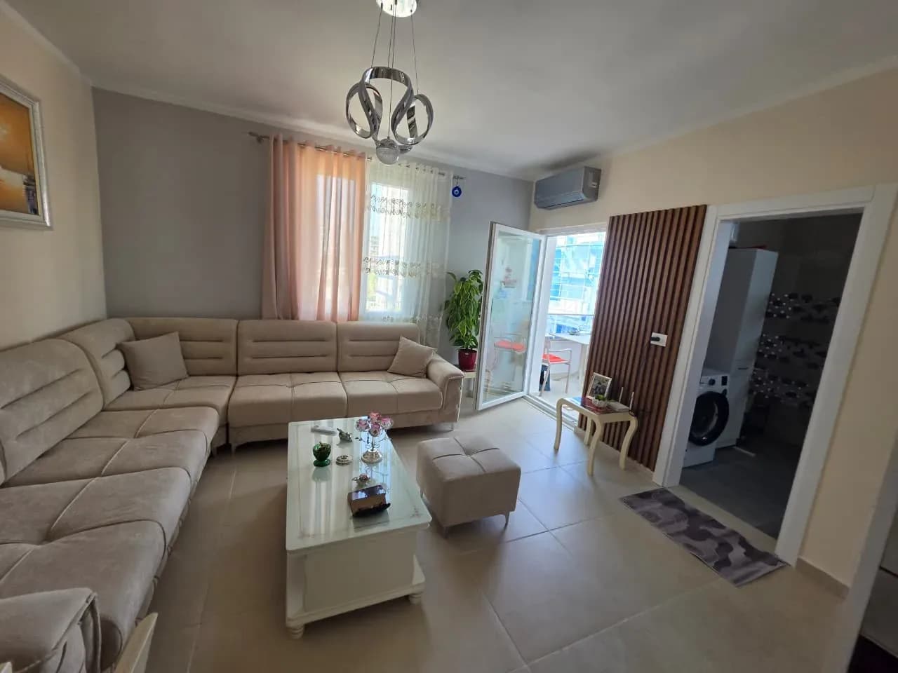 Shitet Apartament 1+1 në Golem
