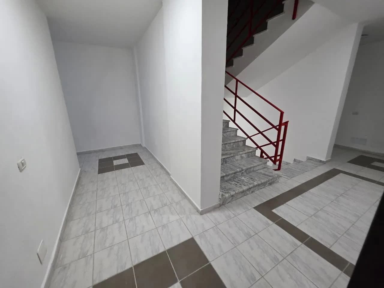 Jepet me Qira Vjetore Apartament 2+1 në Shkëmbin e Kavajës 2