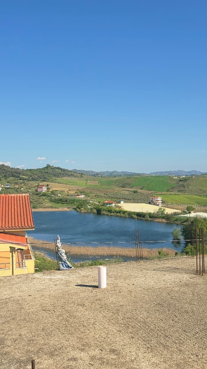 🏡 Shitet Ndërtesë 2 Kate + Tokë në Golem