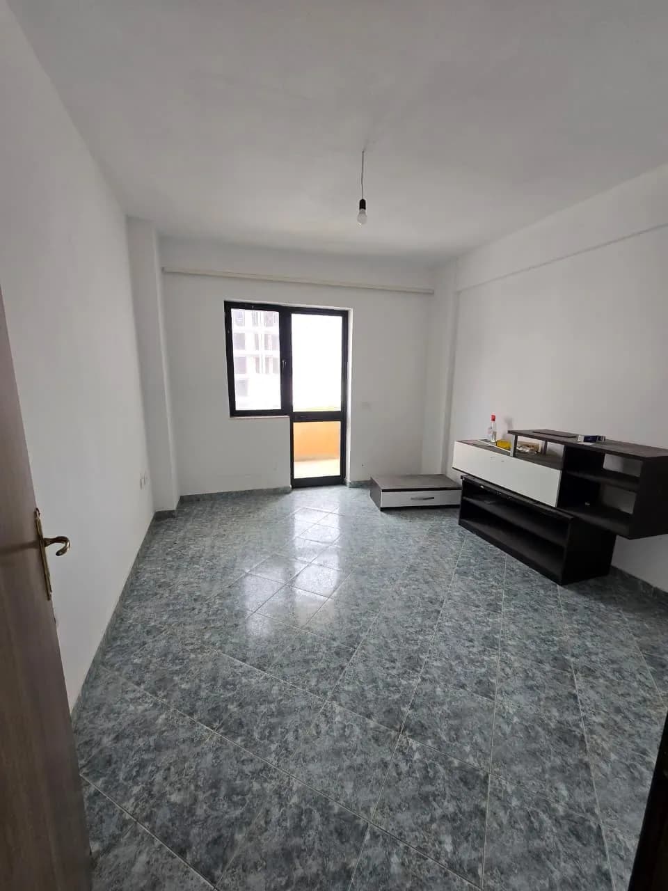 Shitet Apartament 1+1 – Plazhi i Golemit