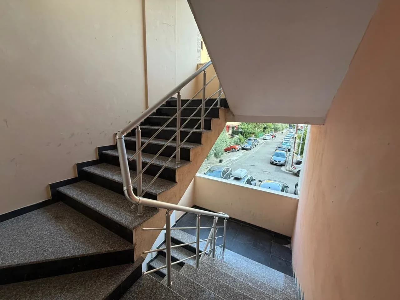 SHITET APARTAMENT 1+1 NË SHKËMBIN E KAVAJËS