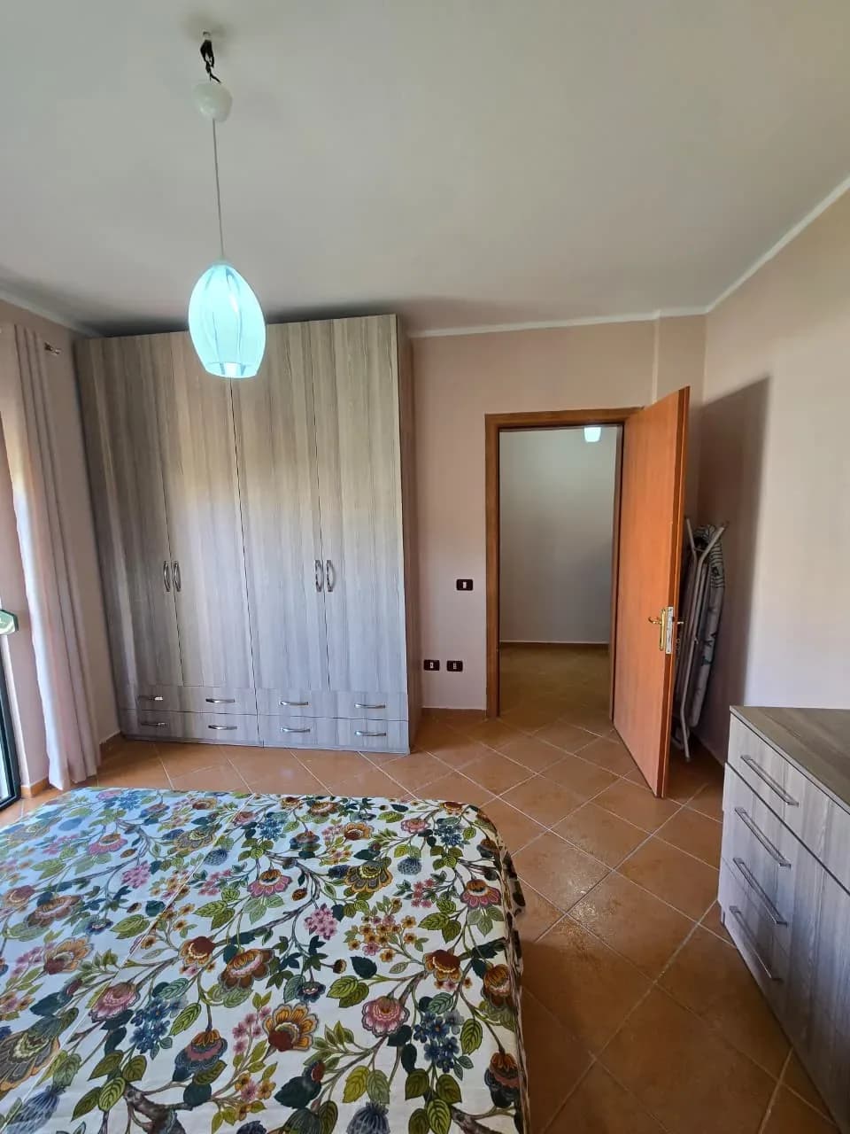 Shitet Apartament 1+1 në Golem 4