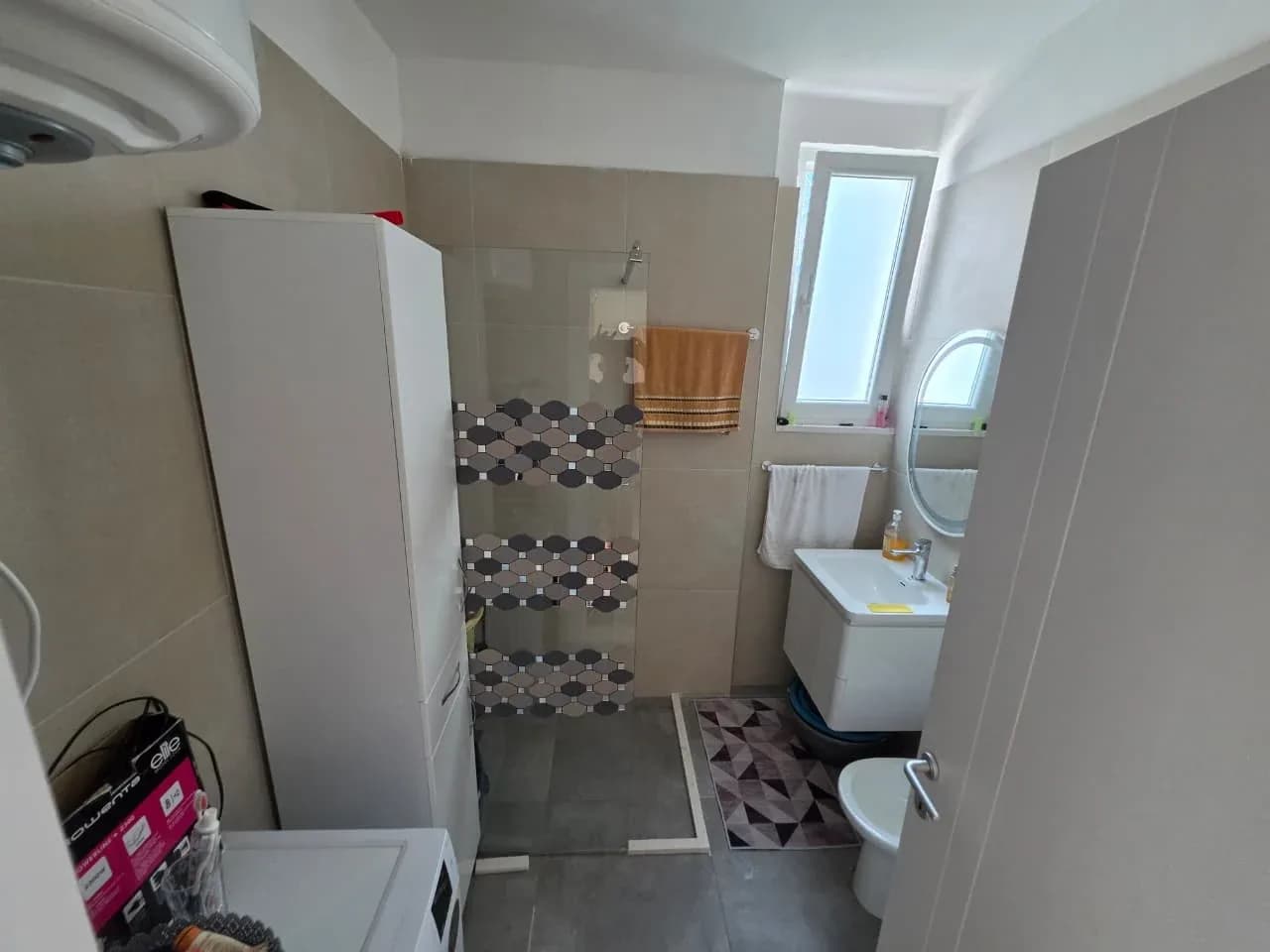 Shitet Apartament 1+1 në Golem 3