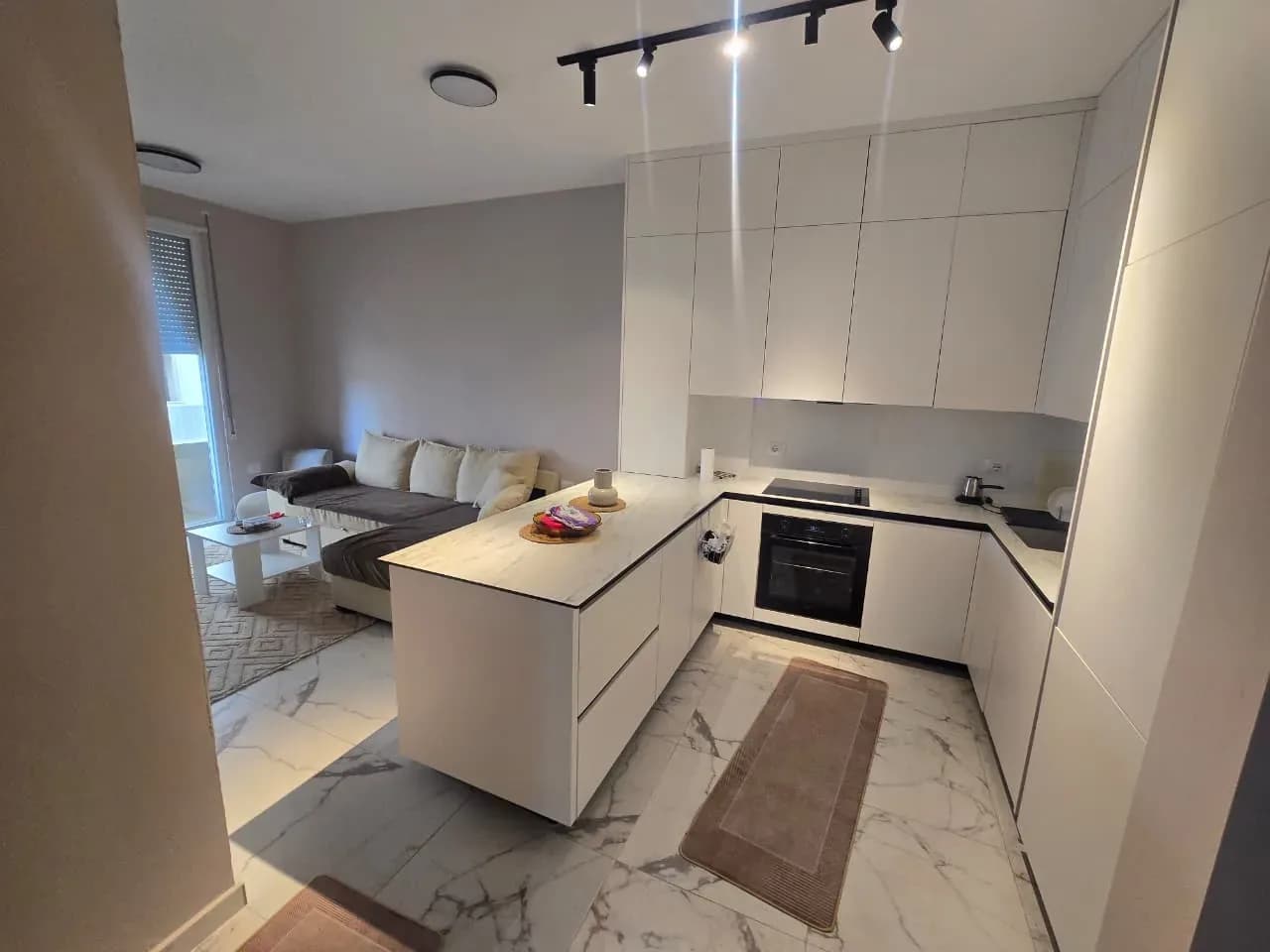 Shitet Apartament 1+1 në Plazhin e Golemit