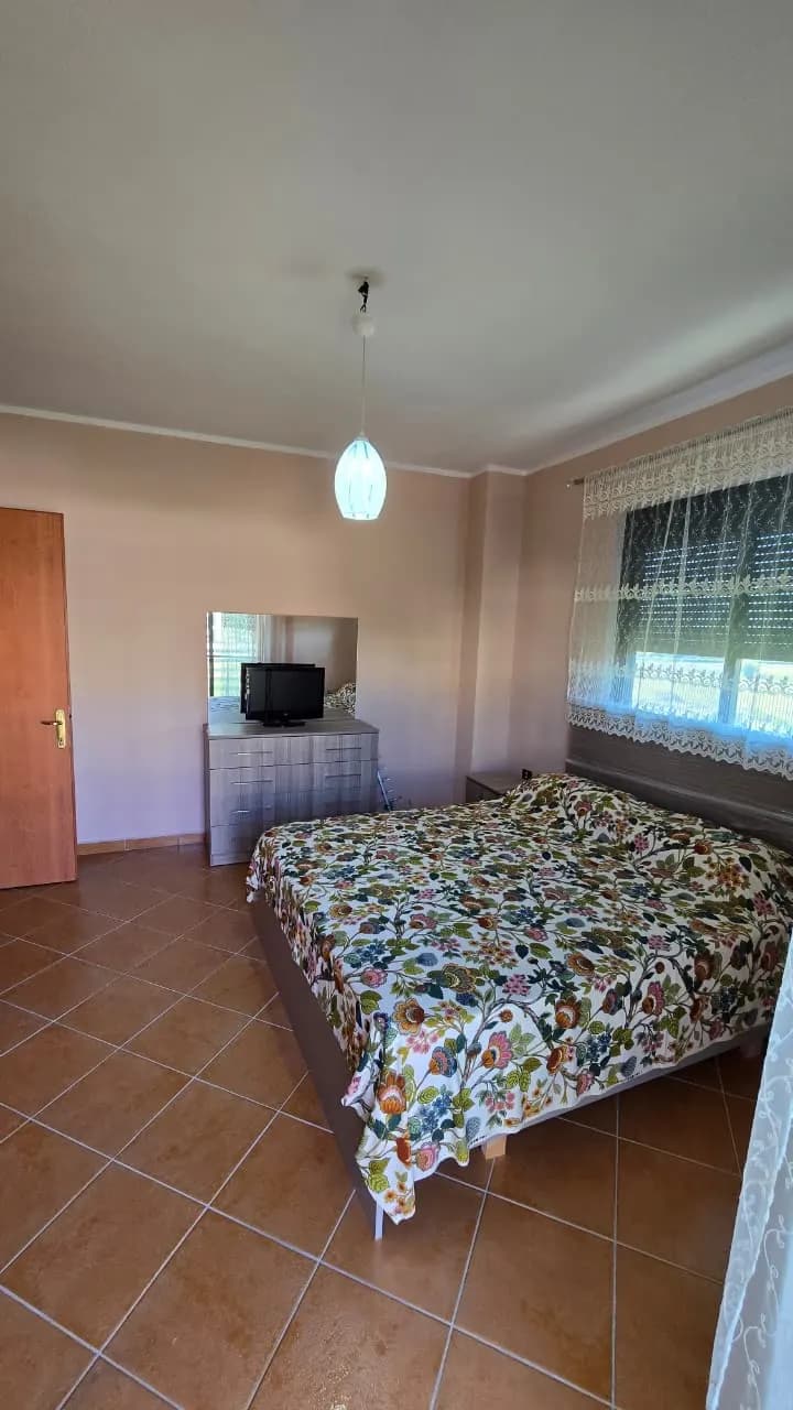 Shitet Apartament 1+1 në Golem