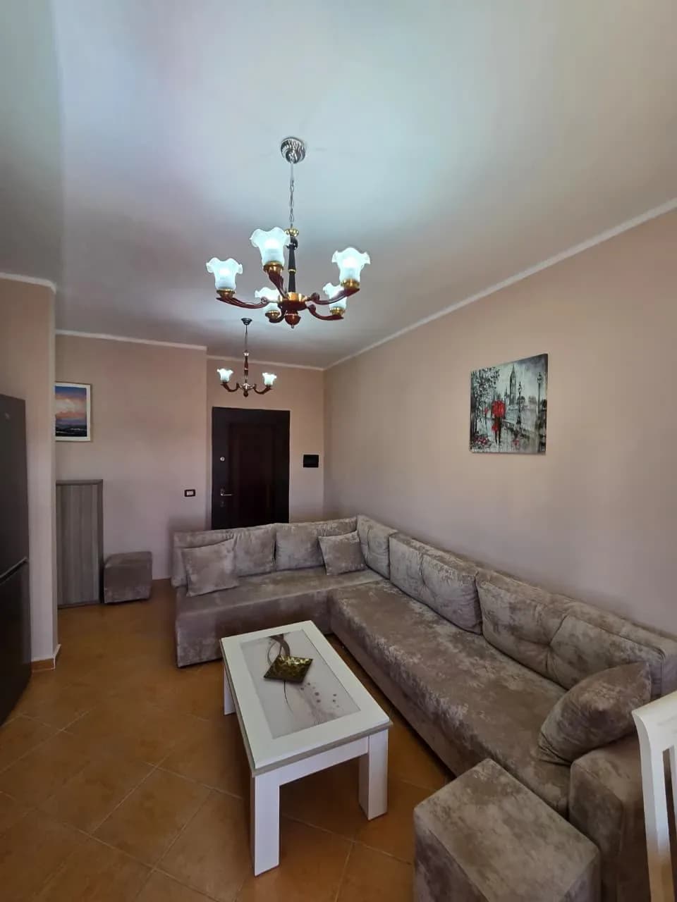 Shitet Apartament 1+1 në Golem
