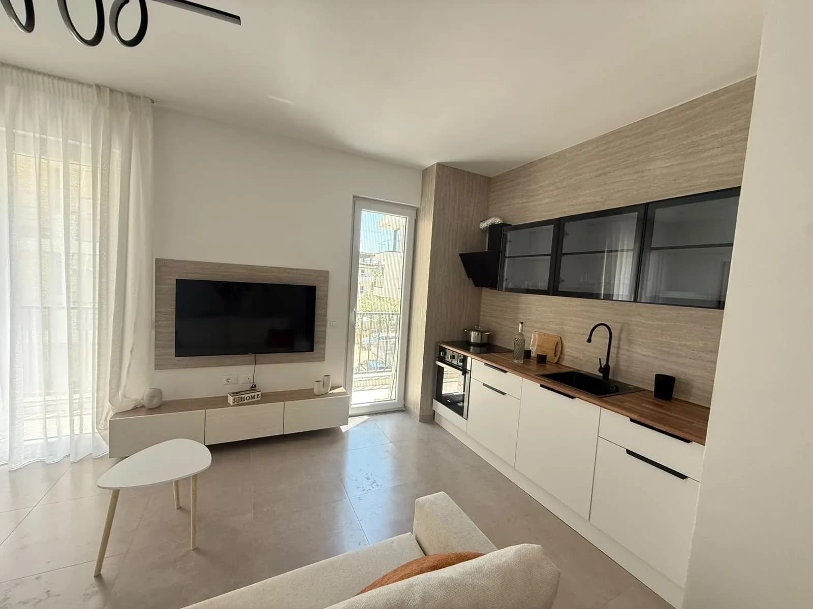 Apartament 1+1 për Shitje në Plazhin e Golemit