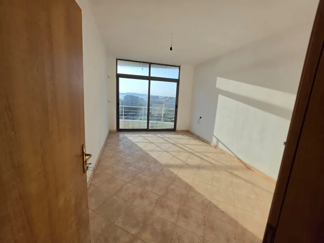 Shitet Apartament 1+1 me Pamje nga Deti në Shkëmbin e Kavajës