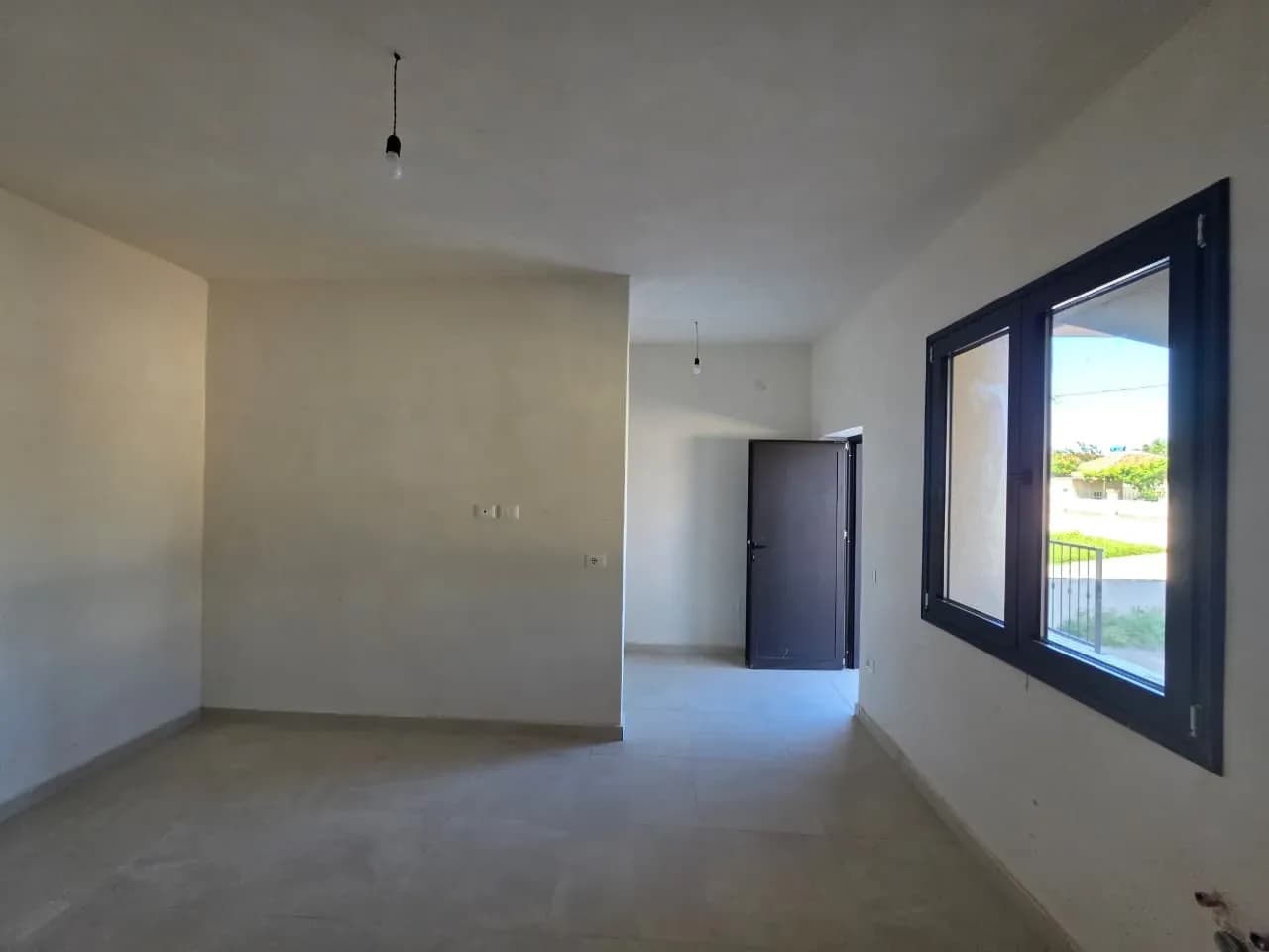 Shiten Garsoniere dhe Apartamente 1+1 në Plazhin e Spillesë
