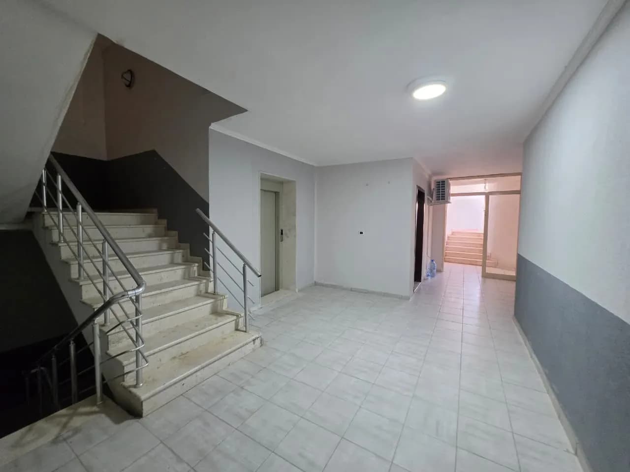 Shitet Apartament 1+1 me Pamje nga Deti në Shkëmbin e Kavajës