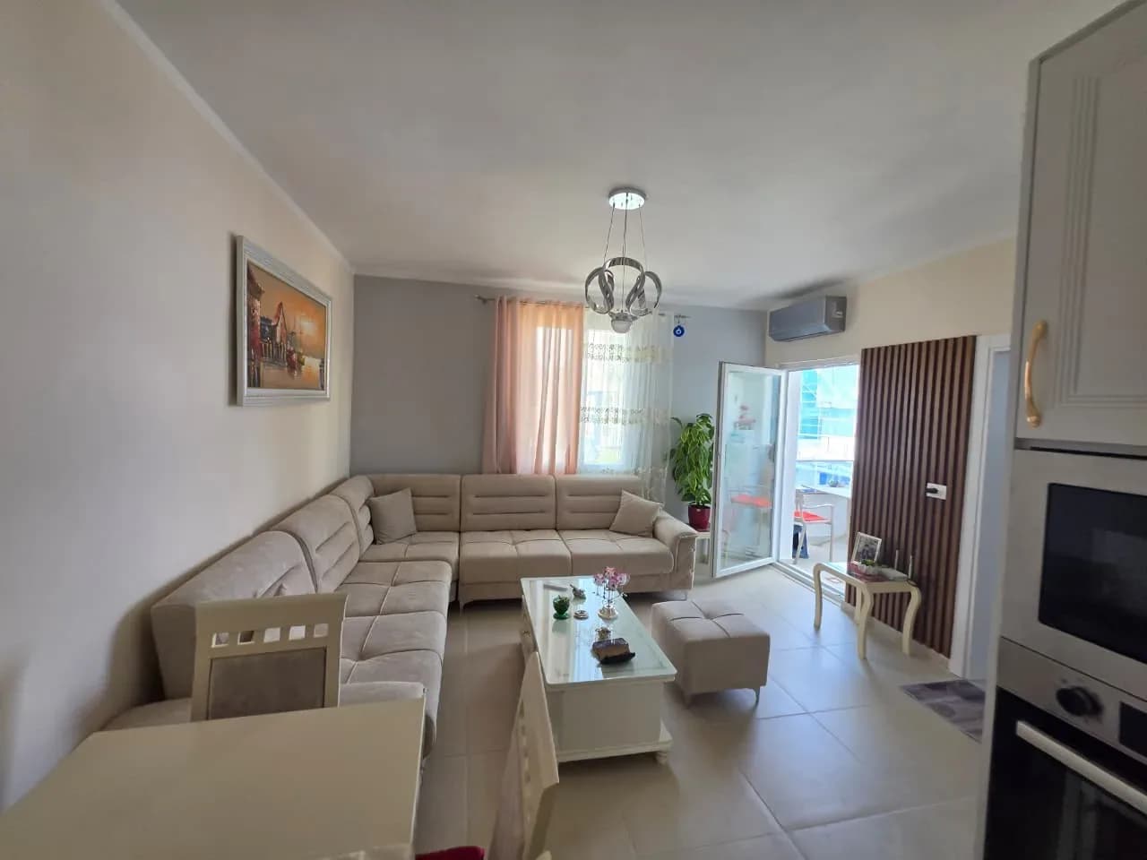 Shitet Apartament 1+1 në Golem