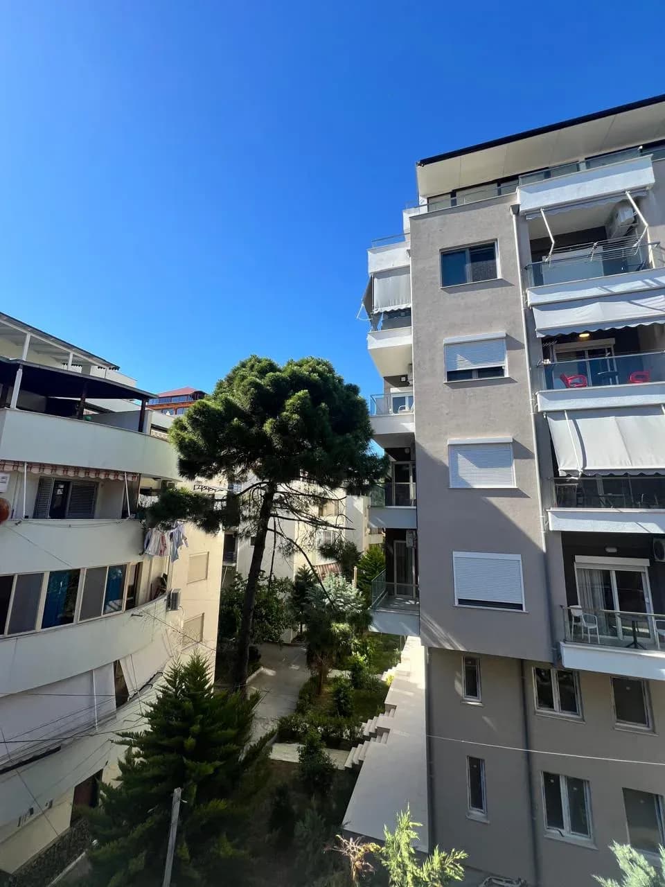 Shitet Apartament 1+1 në Golem – Kompleksi Alb-Adriatik