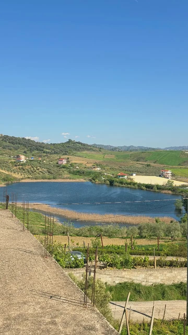 🏡 Shitet Ndërtesë 2 Kate + Tokë në Golem