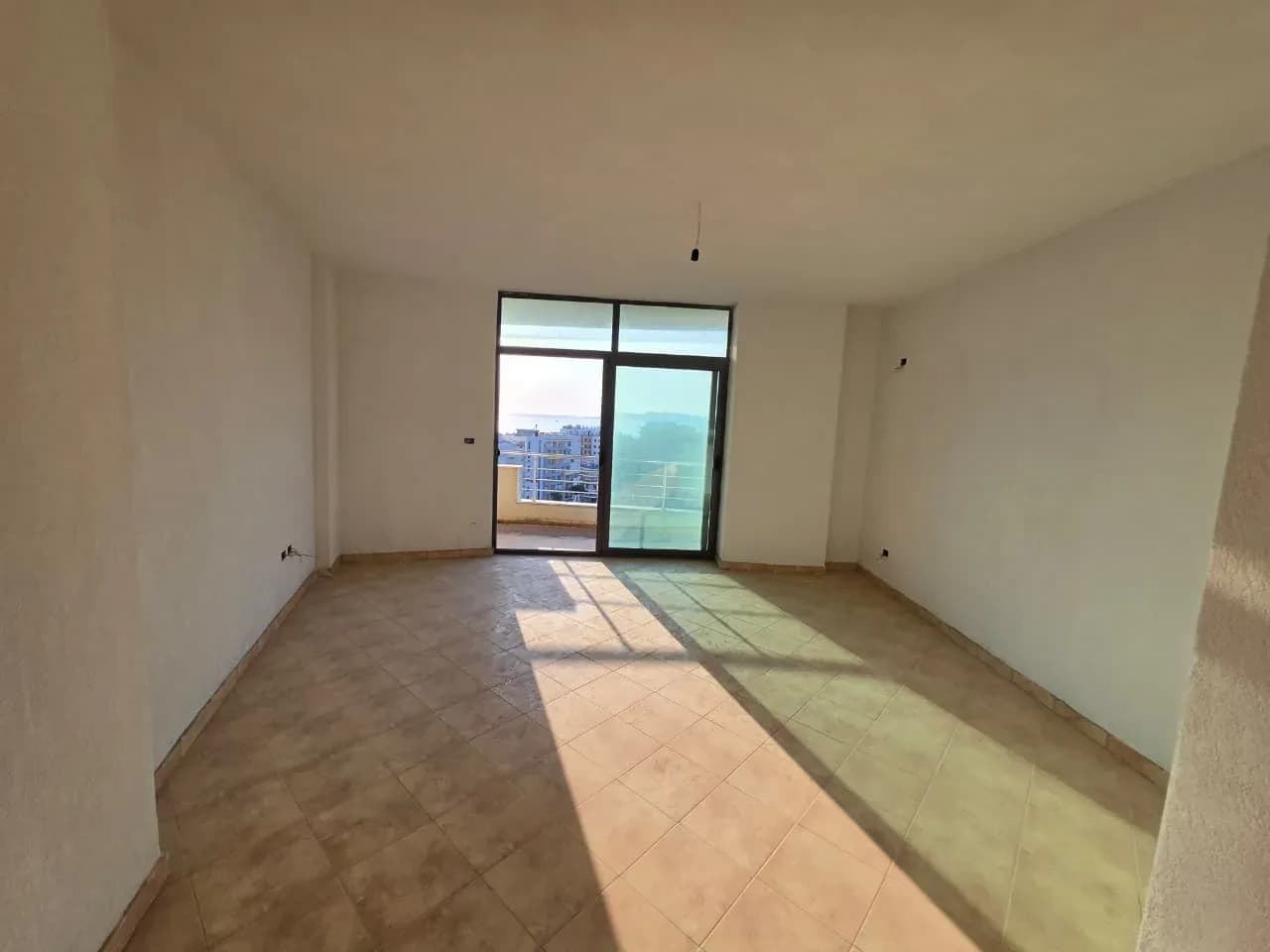 Shitet Apartament 1+1 me Pamje nga Deti në Shkëmbin e Kavajës