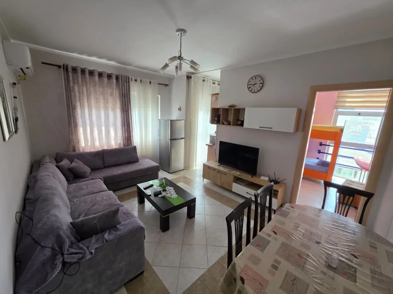 Jepet me Qira Vjetore Apartament 2+1 në Shkëmbin e Kavajës