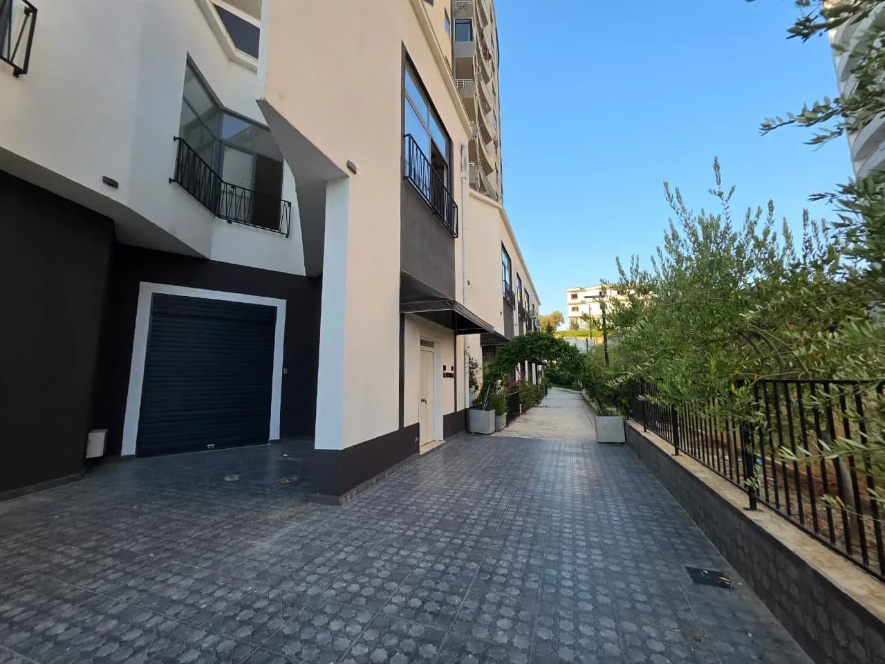 Shitet Apartament 1+1 me Pamje nga Deti në Shkëmbin e Kavajës