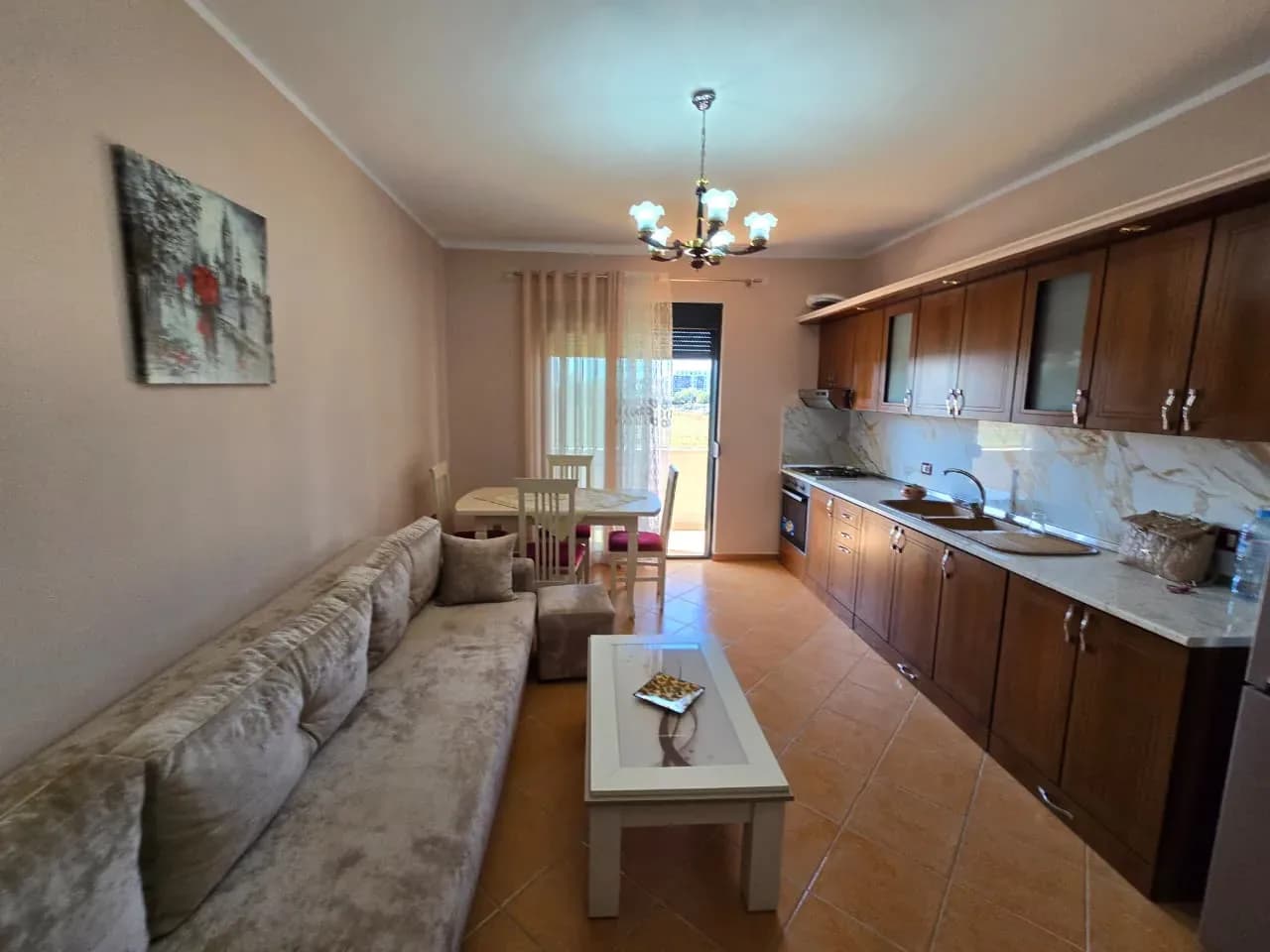 Shitet Apartament 1+1 në Golem 2