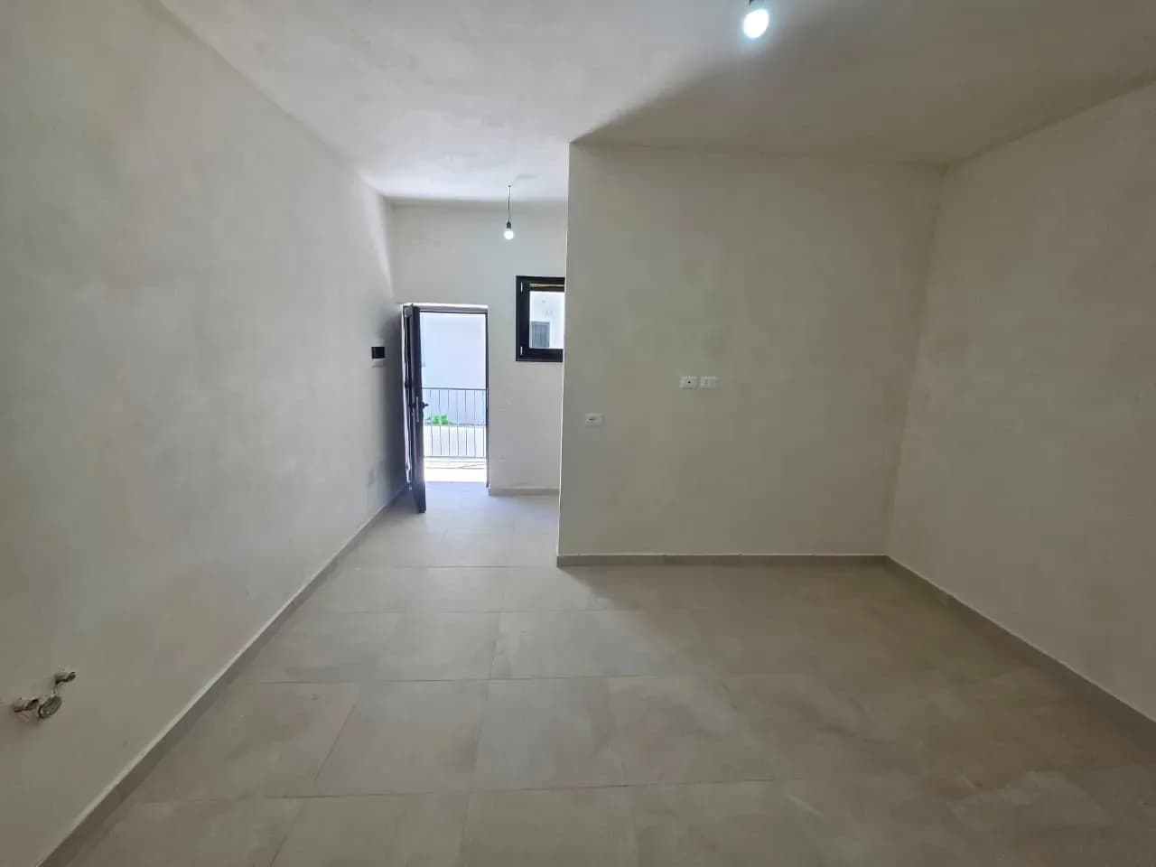 Shiten Garsoniere dhe Apartamente 1+1 në Plazhin e Spillesë