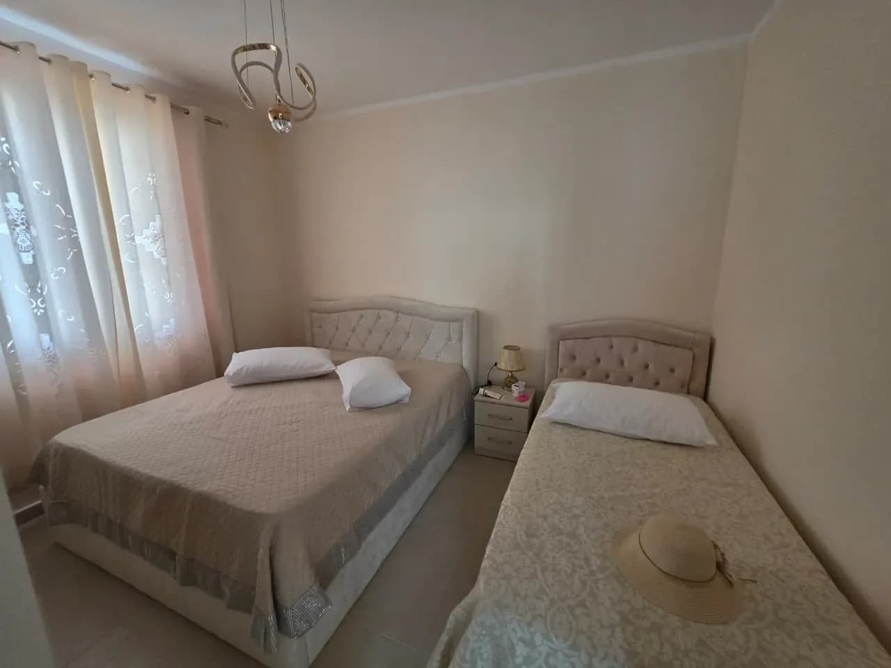 Shitet Apartament 1+1 në Golem 4
