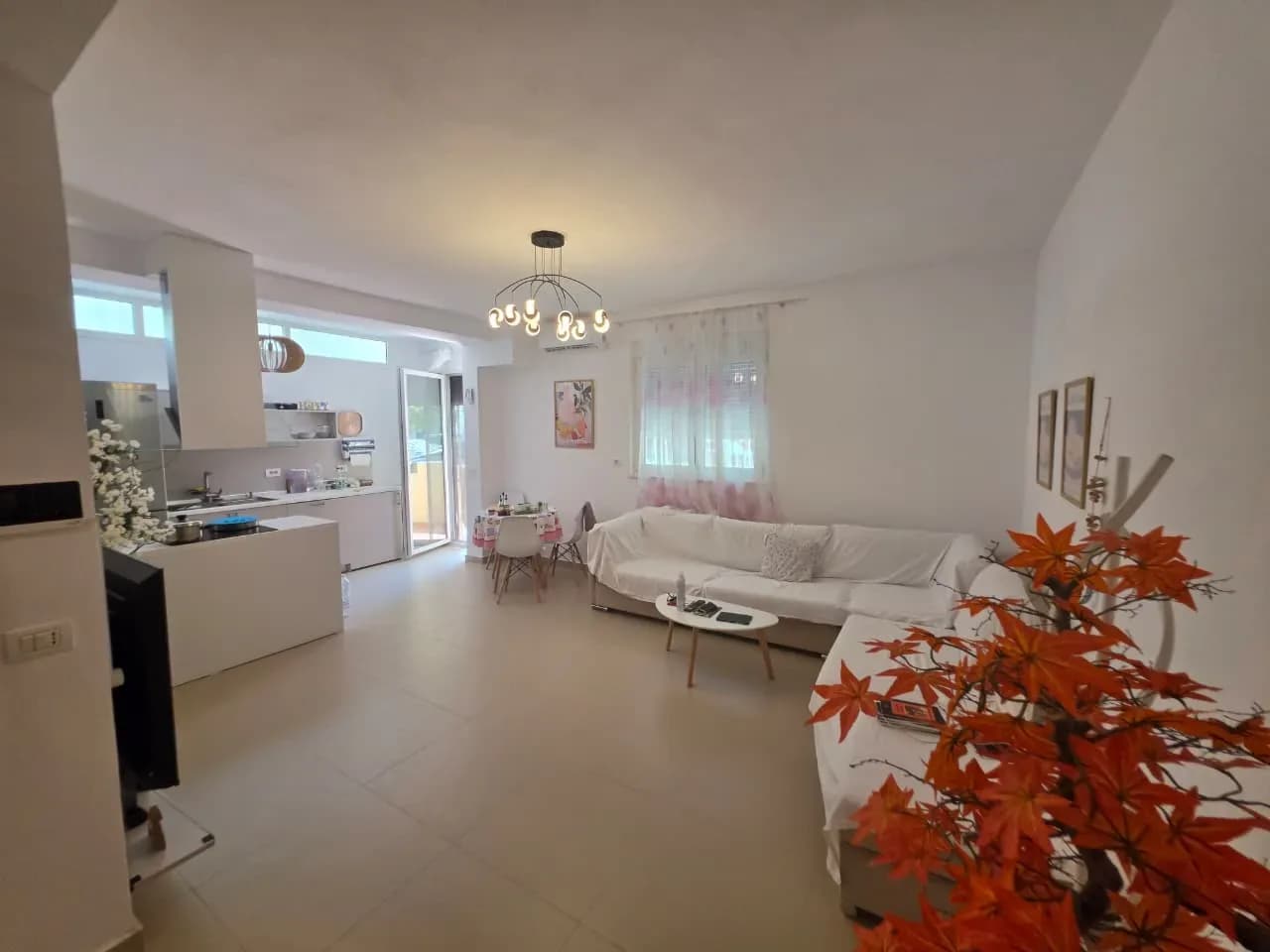 Shitet Apartament 1+1 në Shkëmbin e Kavajës – Vetëm 20 Metra nga Deti 3