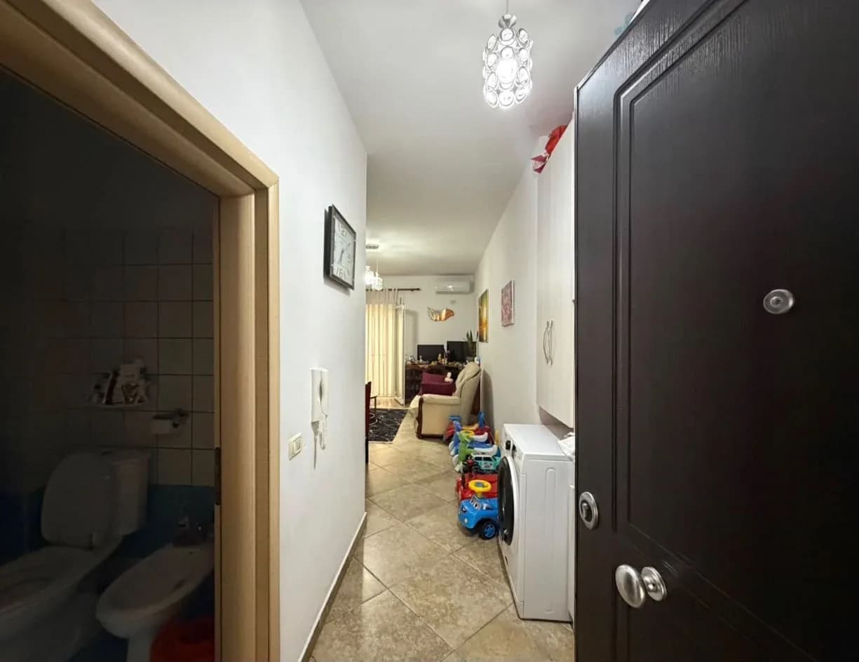 SHITET APARTAMENT 1+1 NË SHKËMBIN E KAVAJËS