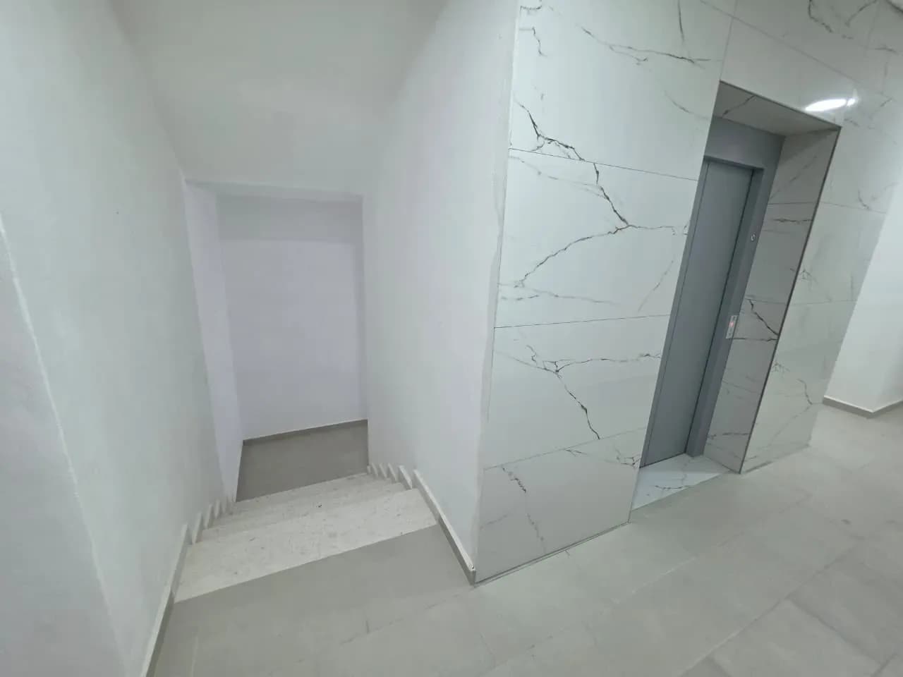 Shitet Apartament 1+1 në Golem