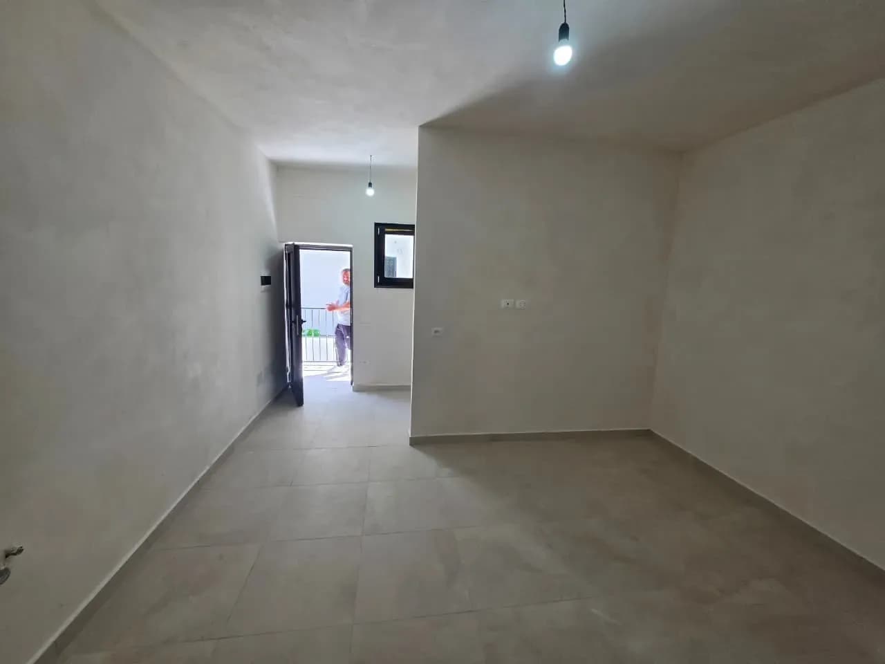 Shiten Garsoniere dhe Apartamente 1+1 në Plazhin e Spillesë 4