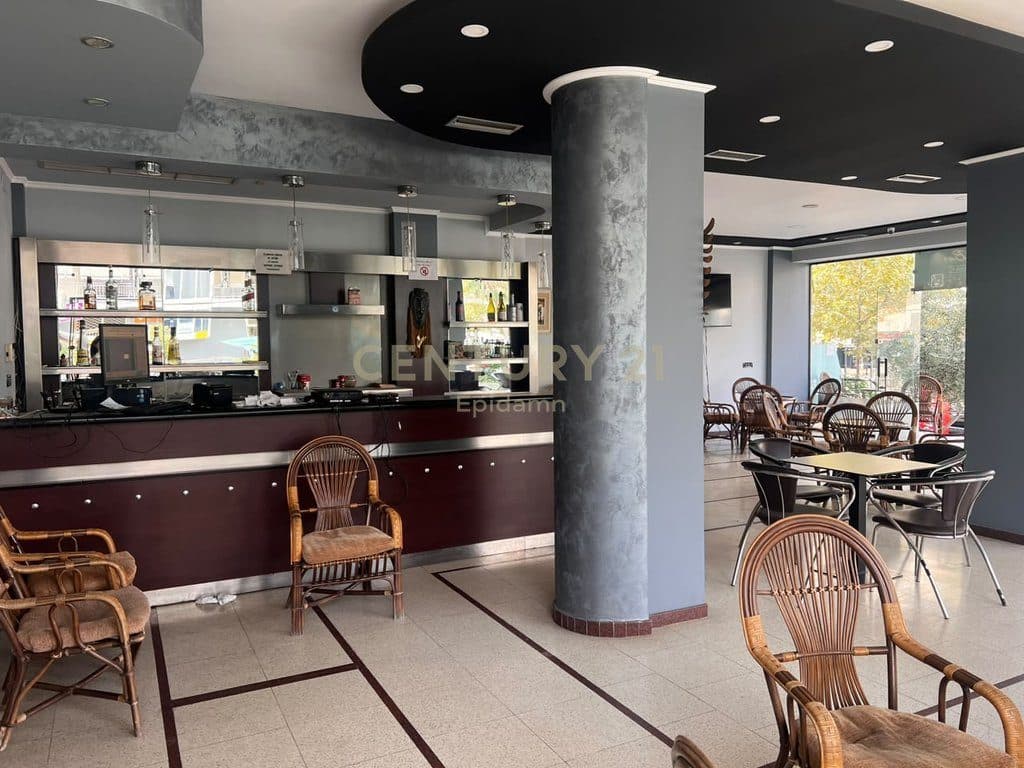 JEPET ME QIRA BAR-KAFE NË PLAZH ILIRIA, DURRËS