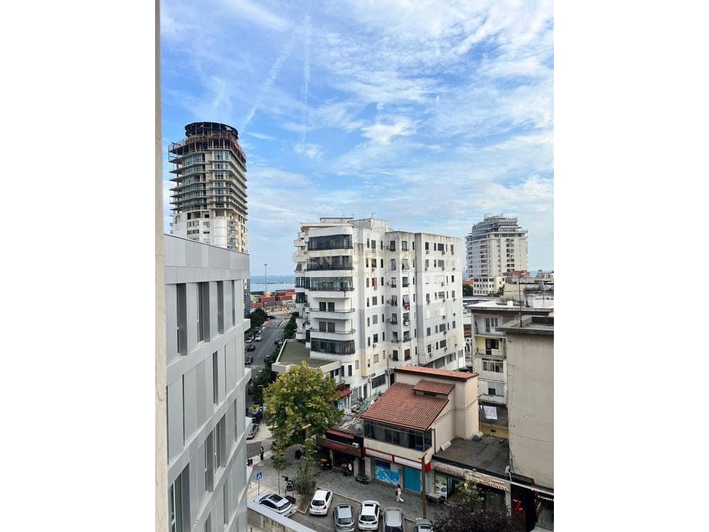 Jepet Apartament 1+1 per Qera , prane Tatimeve, Durres!