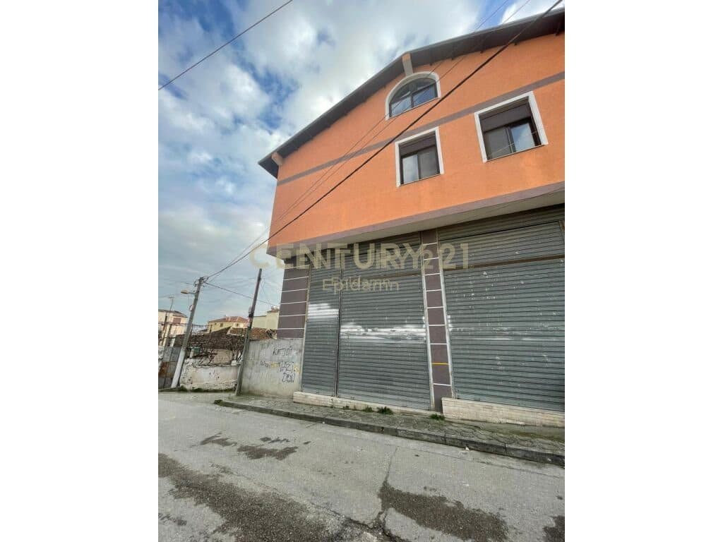 Vilë per Shitje në Rrugen Aleksander Goga, Durrës - 160,000€ | 411 m² 2