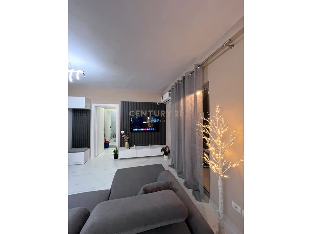 Jepet me qira apartament 1+1 modern, në zonën e Plazhit 2