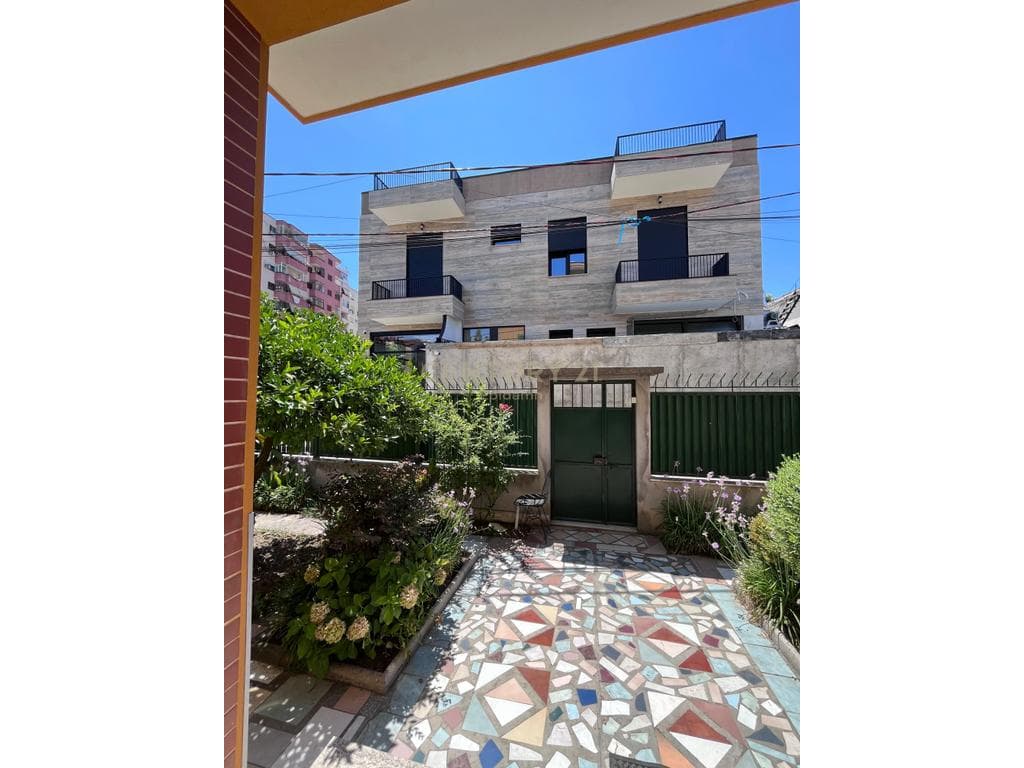 Jepet me qira kati i parë i një shtëpie private , 1+1– 500 €/muaj