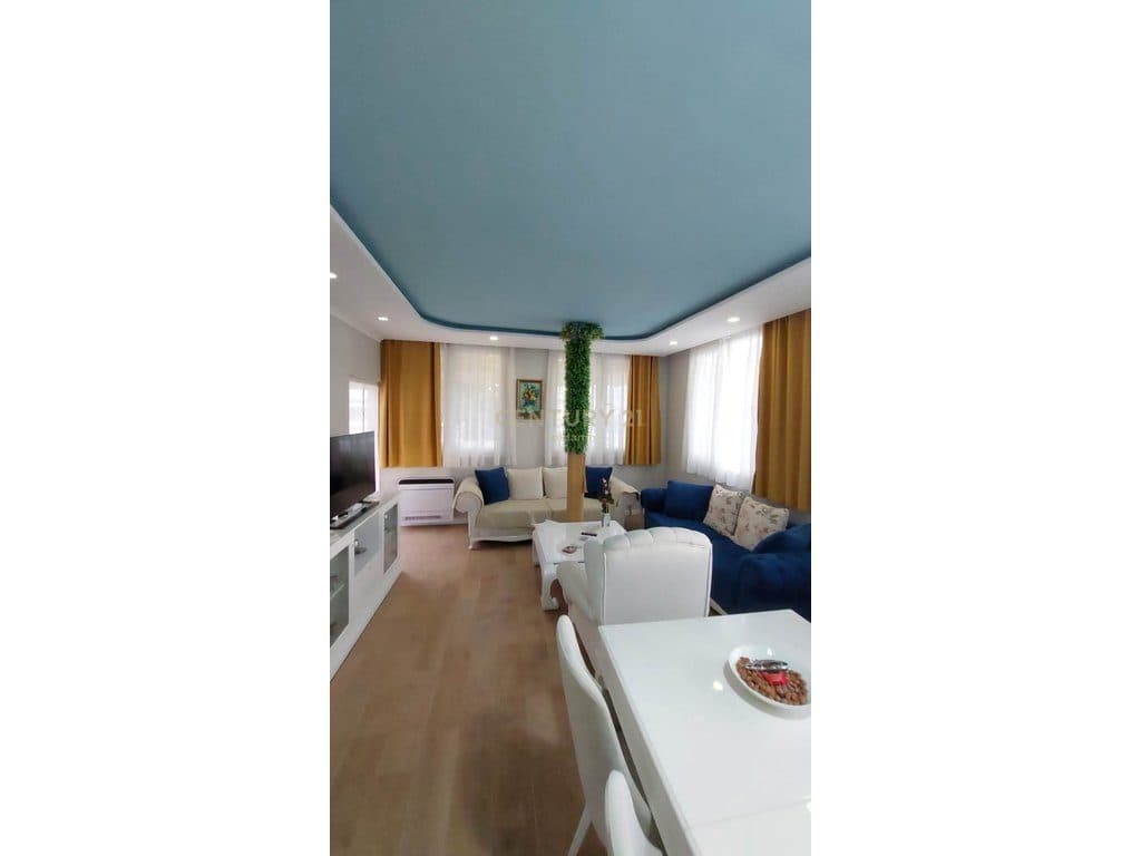 Apartament luksoz me qira , garazh , verandë dhe pamje deti