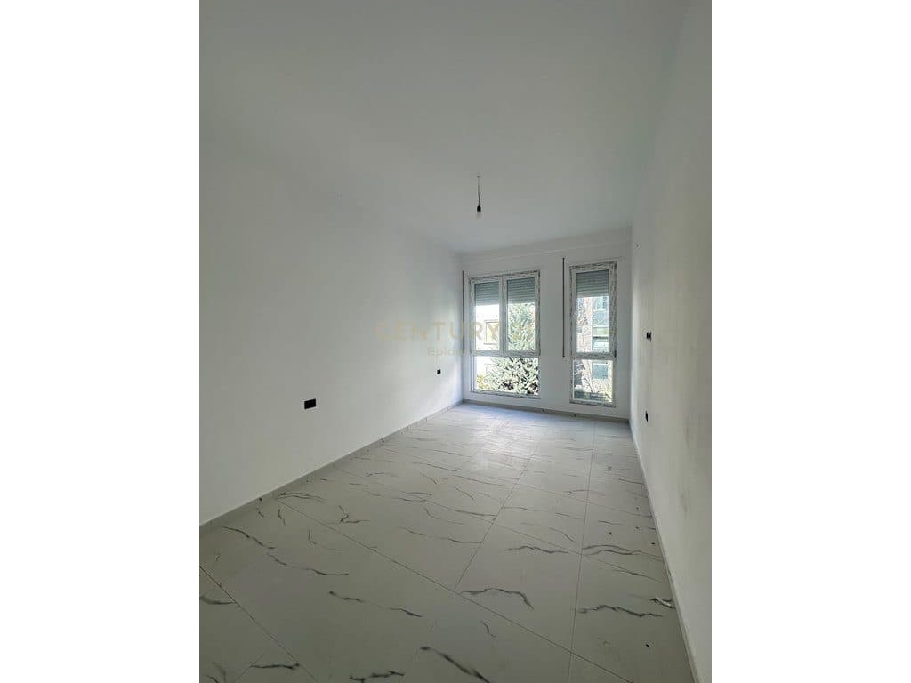 Apartament 1+1 per shitje tek Gjiri Lalzit ! 2