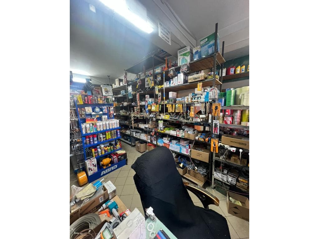 Ambient Komercial Me Qira buze rruge tek Kodra e Diellit, Tiranë - 110 m²