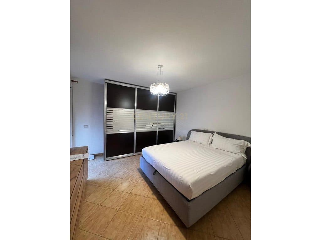 Apartament per qera 2+1+2+3 ballkone në Lagjen Nr. 1, Durrës 3