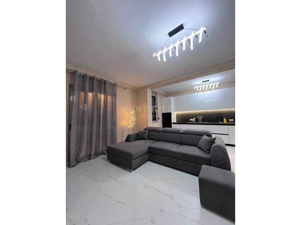 Jepet me qira apartament 1+1 modern, në zonën e Plazhit