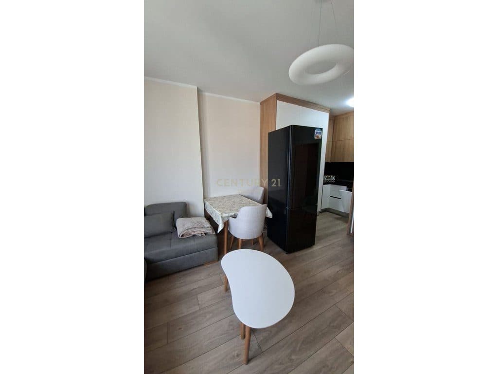 Apartament 1+1 me qera tek Poliklinika 2