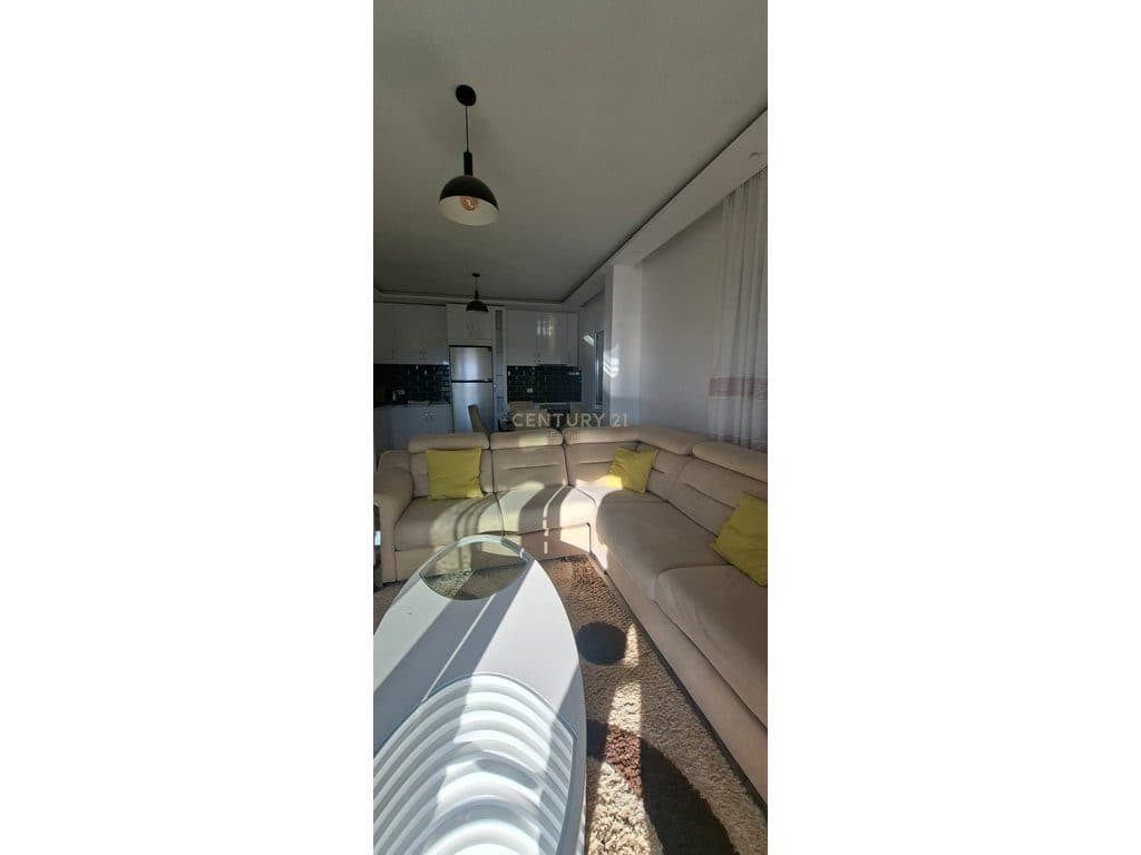 Apartament 3+1 me qira në Plazh, Durrës – 700 €/muaj 2