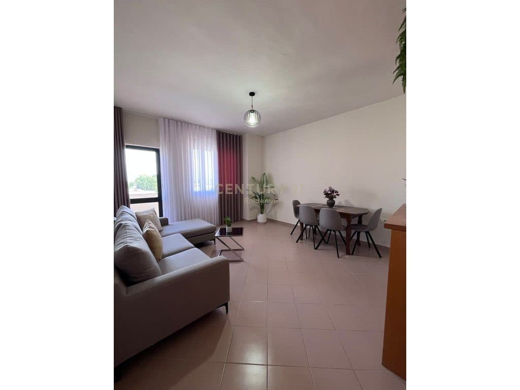 Shitet Apartament 2+1+2 në Plazh, Rrota e Kuqe