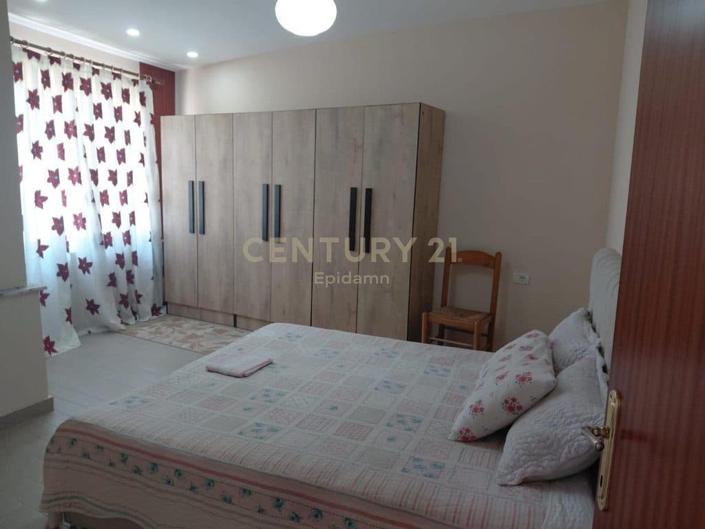 Apartament 2+1 me Verande per Qira prane Muzeumit, Durres
