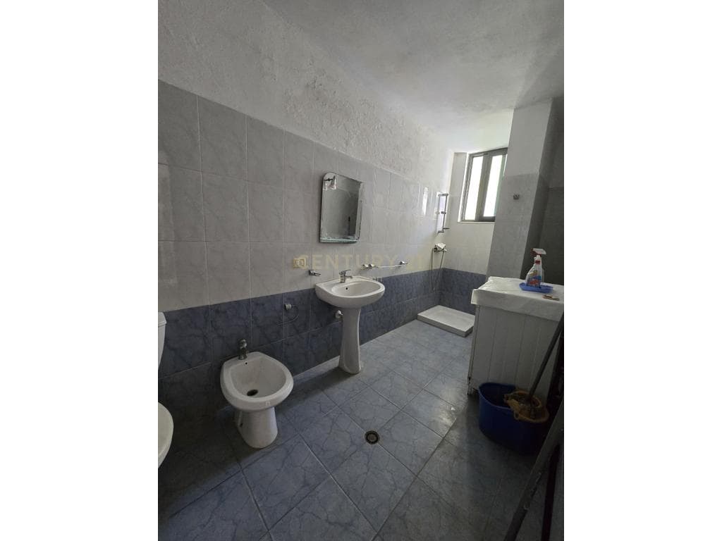 Shitet apartament 1+1 ne plazh Hekurudha 3