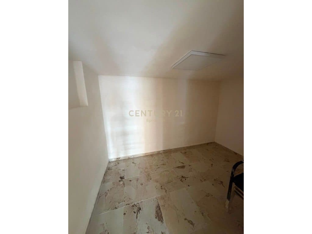 Ambient Komercial Me Qira tek Kryqi i Kuq, Durrës - 600€ | 119m² 3