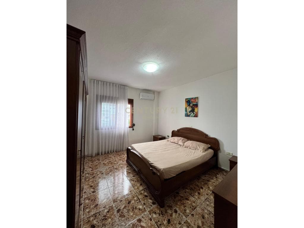 APARTAMENT 3+1+2 TUALETE PER QERA, PRANE TREGUT FRUTA-PERIME, DURRES! 4