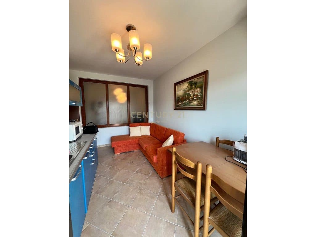 Shitet Apartament 3+1+2 ballkone , vije e pare bregdetare ne Malin e Robit! 3