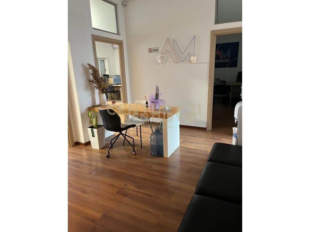 Ambient Komercial për Qira tek Kazazi, Durrës - 800€ | 160 m² 4
