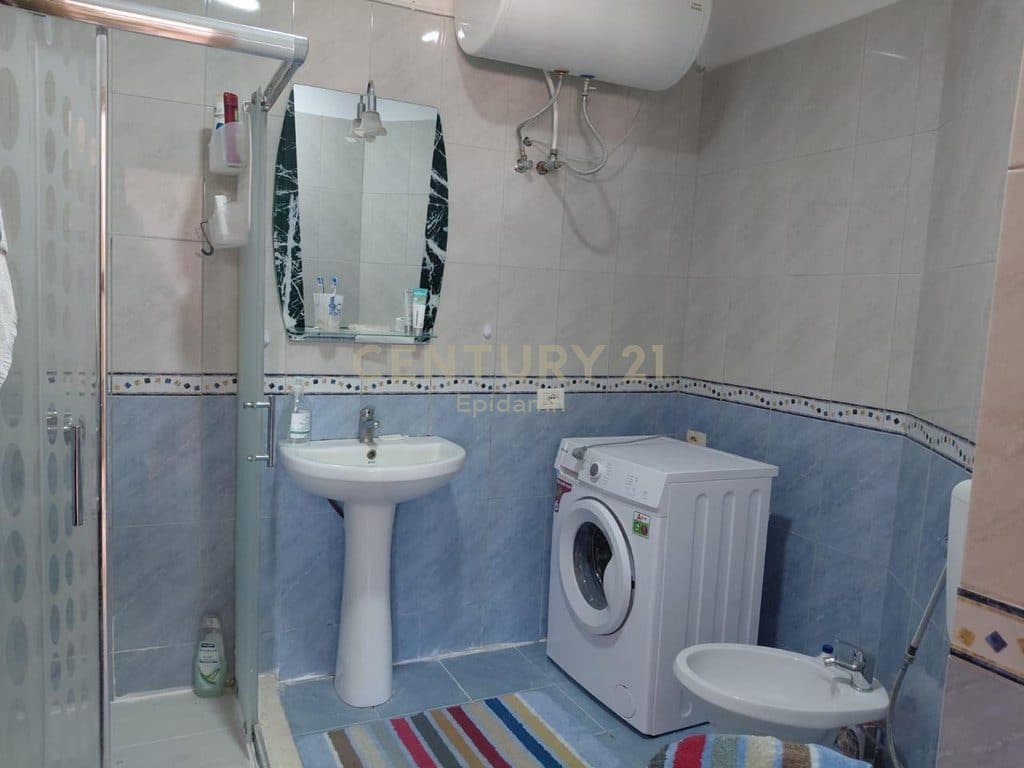 Apartament 2+1 me Verande per Qira prane Muzeumit, Durres 4